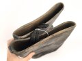 Paar Stiefel für Unteroffiziere. Oben im Schaft Kammerstempel sowie ein RZM ? Stempel. Ungereinigtes Paar, Sohlenlänge 30,5cm