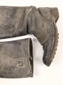 Paar Stiefel für Unteroffiziere. Oben im Schaft Kammerstempel sowie ein RZM ? Stempel. Ungereinigtes Paar, Sohlenlänge 30,5cm