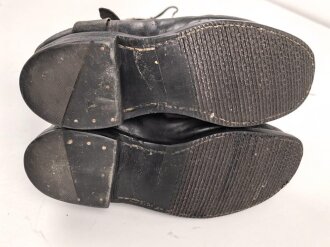 Luftwaffe, Paar Stiefel für Angehörige des fliegenden Personal. Heitbare Ausführung, sicherlich nach dem Krieg weiterverwendet. Sohle, Reissverschluss und Riegel über dem Reissverschluss alt erneuert. Sohlenlänge 30cm