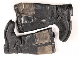 Luftwaffe, Paar Stiefel für Angehörige des fliegenden Personal. Heitbare Ausführung, sicherlich nach dem Krieg weiterverwendet. Sohle, Reissverschluss und Riegel über dem Reissverschluss alt erneuert. Sohlenlänge 30cm