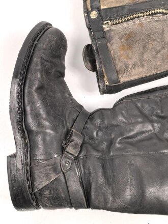 Luftwaffe, Paar Stiefel für Angehörige des fliegenden Personal. Heitbare Ausführung, sicherlich nach dem Krieg weiterverwendet. Sohle, Reissverschluss und Riegel über dem Reissverschluss alt erneuert. Sohlenlänge 30cm