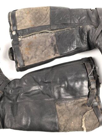 Luftwaffe, Paar Stiefel für Angehörige des fliegenden Personal. Heitbare Ausführung, sicherlich nach dem Krieg weiterverwendet. Sohle, Reissverschluss und Riegel über dem Reissverschluss alt erneuert. Sohlenlänge 30cm