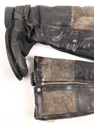 Luftwaffe, Paar Stiefel für Angehörige des fliegenden Personal. Heitbare Ausführung, sicherlich nach dem Krieg weiterverwendet. Sohle, Reissverschluss und Riegel über dem Reissverschluss alt erneuert. Sohlenlänge 30cm