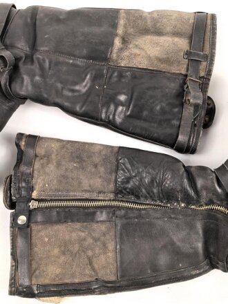 Luftwaffe, Paar Stiefel für Angehörige des fliegenden Personal. Heitbare Ausführung, sicherlich nach dem Krieg weiterverwendet. Sohle, Reissverschluss und Riegel über dem Reissverschluss alt erneuert. Sohlenlänge 30cm