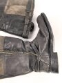 Luftwaffe, Paar Stiefel für Angehörige des fliegenden Personal. Heitbare Ausführung, sicherlich nach dem Krieg weiterverwendet. Sohle, Reissverschluss und Riegel über dem Reissverschluss alt erneuert. Sohlenlänge 30cm