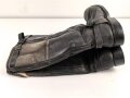 Luftwaffe, Paar Stiefel für Angehörige des fliegenden Personal. Heitbare Ausführung, sicherlich nach dem Krieg weiterverwendet. Sohle, Reissverschluss und Riegel über dem Reissverschluss alt erneuert. Sohlenlänge 30cm