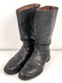 Paar Stiefel für Mannschaften, zweiteilige Sohle, eventuell für Reichsarbeitsdienst ? Innen im Schaft Grössenstempel. Getragenes Paar, Sohlenlänge 31,5cm. Anscheinend neuzeitlich geschwärzt