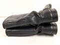 Paar Stiefel für Mannschaften, zweiteilige Sohle, eventuell für Reichsarbeitsdienst ? Innen im Schaft Grössenstempel. Getragenes Paar, Sohlenlänge 31,5cm. Anscheinend neuzeitlich geschwärzt
