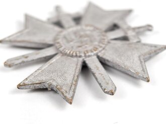 Kriegsverdienstkreuz 2. Klasse mit Schwertern, Vorderseite silbern angemalt, Ring und Öse fehlen