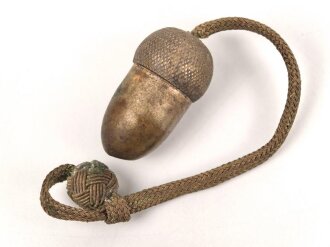 Metallene Eichel , sicherlich für eine Schützenschnur. Mir so nicht bekannt