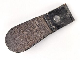 Schwarzer Lederhänger für eine Blankwaffe, Gesamthöhe 95mm