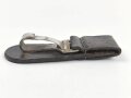 Schwarzer Lederhänger für eine Blankwaffe, Gesamthöhe 95mm