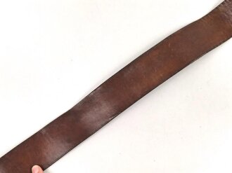 Zweidornkoppel für Offiziere der Luftwaffe. Stark getragenes Stück, Gesamtlänge 113cm