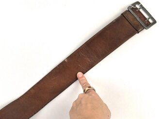 Zweidornkoppel für Offiziere der Luftwaffe. Stark getragenes Stück, Gesamtlänge 113cm