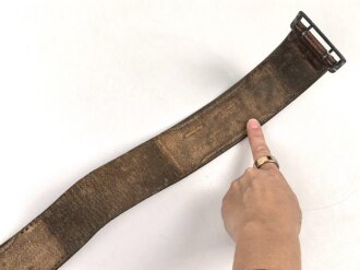 Zweidornkoppel für Offiziere der Luftwaffe. Stark getragenes Stück, Gesamtlänge 113cm