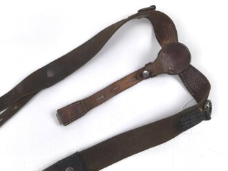 Koppeltragegestell für Angehörige des Heeres. Getragenes Stück, nachgenäht, das Endstück ist unrichtig ergänzt