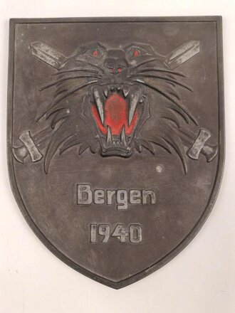 Kriegsmarine, Wandplakette "Tigerverband Bartels Bergen 1940"  Zinkguss, Originallack, Höhe 19cm