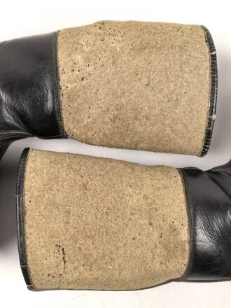 Paar Winterstiefel  Wehrmacht. Ungereinigtes,Paar mit Mottenschäden im Filz, Sohlenlänge 31cm