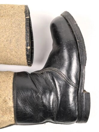 Paar Winterstiefel  Wehrmacht. Ungereinigtes,Paar mit Mottenschäden im Filz, Sohlenlänge 31cm