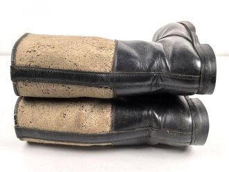 Paar Winterstiefel  Wehrmacht. Ungereinigtes,Paar mit Mottenschäden im Filz, Sohlenlänge 31cm