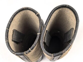 Paar Winterstiefel  Wehrmacht. Ungereinigtes,Paar mit Mottenschäden im Filz, Sohlenlänge 31cm