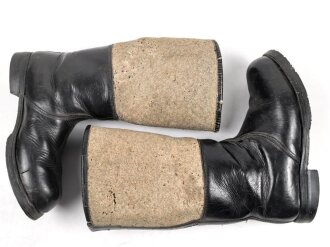Paar Winterstiefel  Wehrmacht. Ungereinigtes,Paar mit Mottenschäden im Filz, Sohlenlänge 31cm