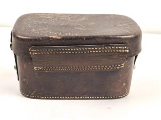 Koppeltasche für Sanitätspersonal der Wehrmacht. Rechte Seite, datiert 1939, Leder zum Teil angetrocknet