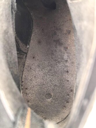 Paar Halbschuhe aus der Zeit des 2. Weltkrieg. Getragen, guter Gesamtzustand, Sohlenlänge 29cm