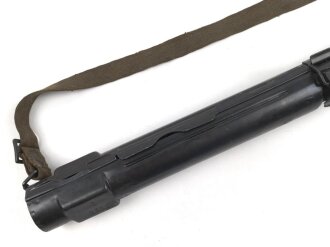 Laufschützer 43 für Ersatz Maschinengewehrlauf der Wehrmacht. Nach dem Krieg neu brüniert und mit Trageriemen versehen, vermutlich von der jugoslawischen Armee
