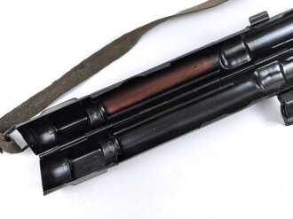 Laufschützer 43 für Ersatz Maschinengewehrlauf der Wehrmacht. Nach dem Krieg neu brüniert und mit Trageriemen versehen, vermutlich von der jugoslawischen Armee