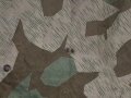 Zeltbahn 31 Wehrmacht, Getragenes Stück mit Reichsbetriebsnummer. Ungewöhnliche Ausführung, statt den üblichen Metallösen wurde Leder verwendet.