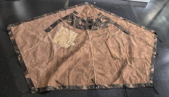 Ungarn,  Zeltbahn mit Reparaturstellen aus der Zeit des kalten Krieg, farbfrisches Stück