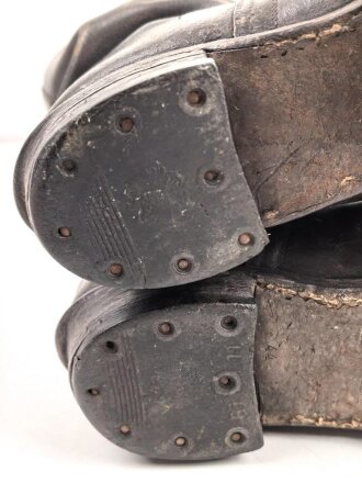 Paar Stiefel für Offiziere aus der Zeit des 2. Weltkrieg. Ungereinigtes Paar, Sohlenlänge 29,5cm