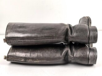Paar Stiefel für Offiziere aus der Zeit des 2. Weltkrieg. Ungereinigtes Paar, Sohlenlänge 29,5cm