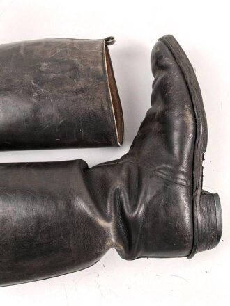 Paar Stiefel für Offiziere aus der Zeit des 2. Weltkrieg. Ungereinigtes Paar, Sohlenlänge 29,5cm