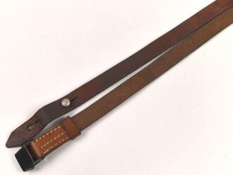 Trageriemen für MP40 , höchstwahrscheinlich Österreich oder Jugoslawien nach 1945. Neuzeitliche Stempelung " StgG44"