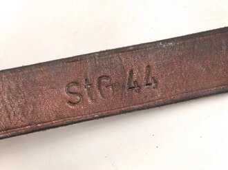 Trageriemen für MP40 , höchstwahrscheinlich Österreich oder Jugoslawien nach 1945. Neuzeitliche Stempelung " StgG44"
