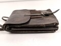 Kartentasche Wehrmacht. Ungeschwärztes, getragenes Stück ,  eine Befestigung des Koppelriemens alt repariert, ein einschlaufen des Riemens ist nicht möglich