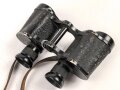 Dienstglas 6 x 30 Wehrmacht. Hersteller Leitz Wetzlar, klare Durchsicht, Strichplatte deutlich, an gestempeltem Trageriemen