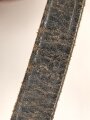 Dienstglas 6 x 30 Wehrmacht. Hersteller Leitz Wetzlar, klare Durchsicht, Strichplatte deutlich, an gestempeltem Trageriemen