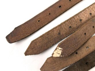 Sieben Stück Tornister / Mantelriemen, meiner Meinung nach Deutschland nach 1945, teilweise nachgestempelt