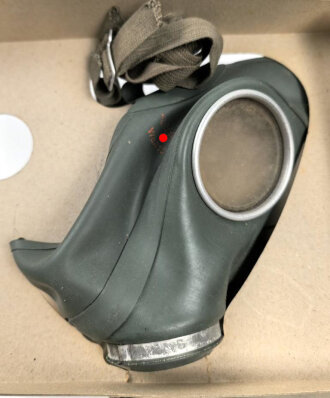 Luftschutz, Volksgasmaske 40 für Männer. Komplett, im Umkarton