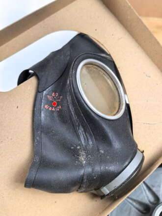 Luftschutz, Volksgasmaske 40 für Frauen. Komplett, im Umkarton