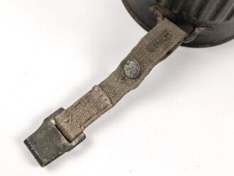 Reichswehr / frühe Wehrmacht, Bereitschaftsbüchse für die Gasmaske. Originallack, datiert 1934.