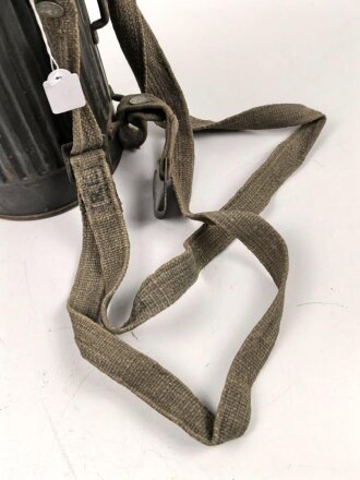 Reichswehr / frühe Wehrmacht, Bereitschaftsbüchse für die Gasmaske. Originallack, datiert 1934.