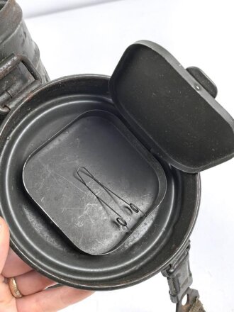 Gasmaskendose Wehrmacht Modell 1938. Originallack, datiert 1943