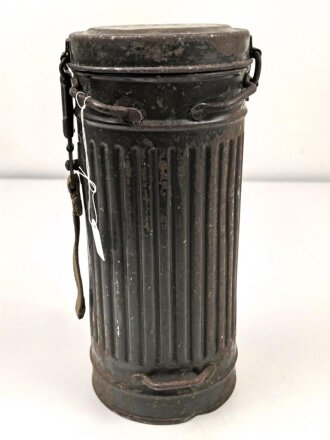 Gasmaskendose Wehrmacht Modell 1938. Originallack, datiert 1943