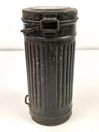 Gasmaskendose Wehrmacht Modell 1938. Originallack, datiert 1943