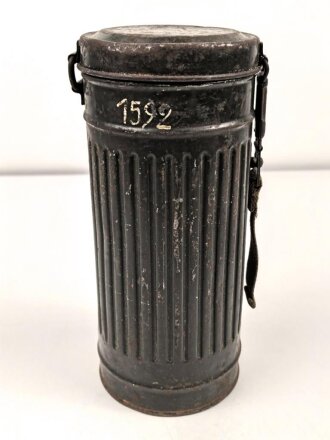 Gasmaskendose Wehrmacht Modell 1938. Originallack, datiert 1943