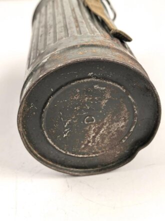 Gasmaskendose Wehrmacht Modell 1938. Originallack, datiert 1943